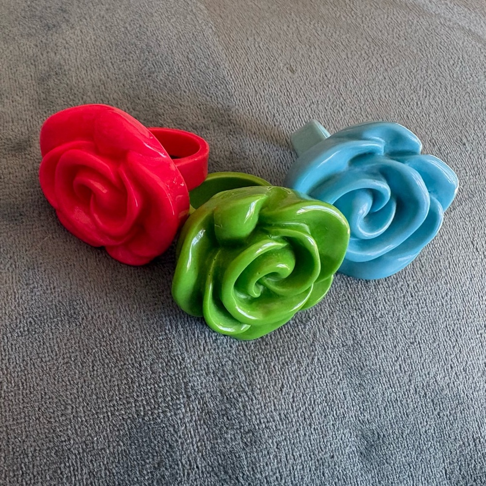 3 FOR $25: Colorful Rose Shaped Rings Set